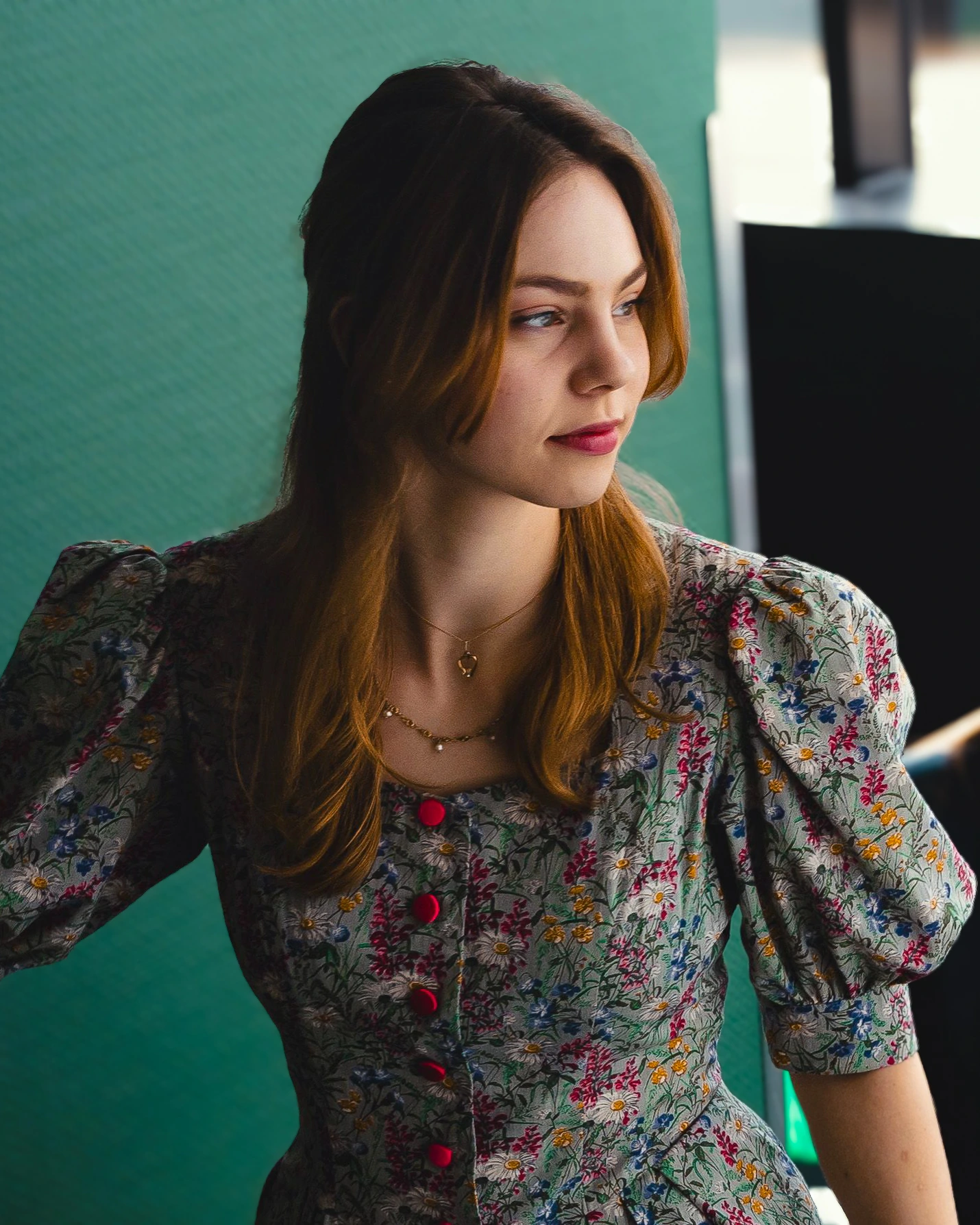 picture of anouk with green background